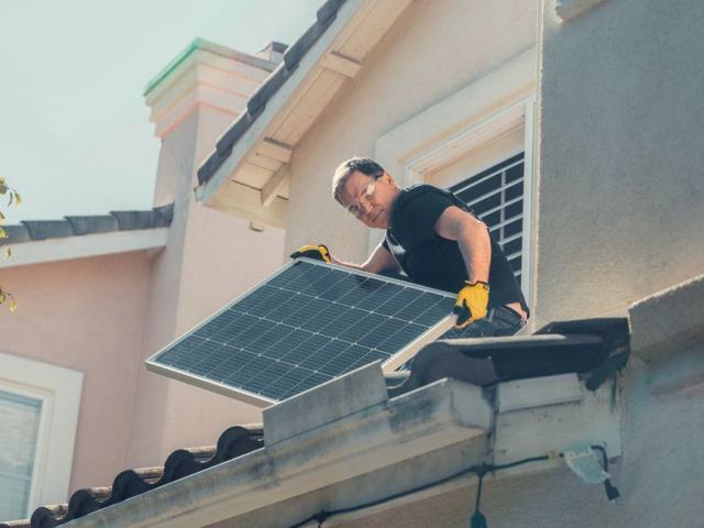 Photo d'illustration : panneaux solaires toiture maison