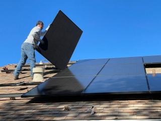 Installation solaire en toiture : techniques et étapes de pose