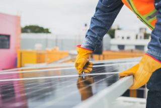 Raccordement Enedis solaire : étapes, délai et coût en 2026