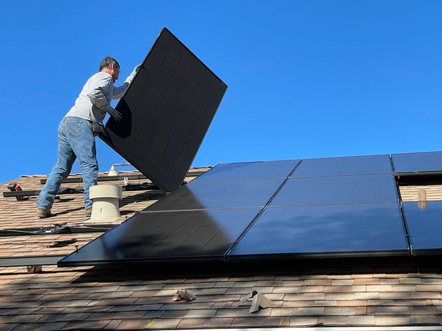 Tuile solaire photovoltaïque : budget, rendement et pose sur la toiture Tuile solaire photovoltaïque : budget, rendement et pose sur la toiture